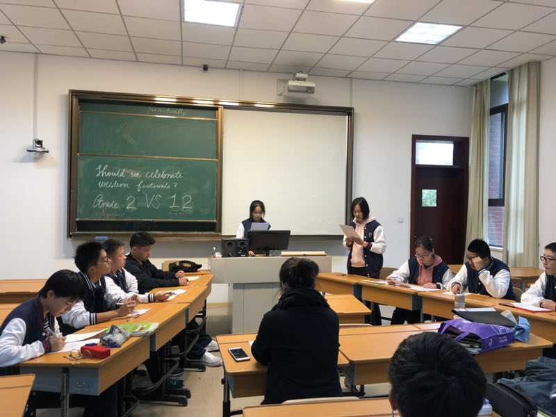 E:\格致中学\国际部\新闻稿\国际课程班学生参与2018届格致中学奉贤校区英语辩论赛.jpg